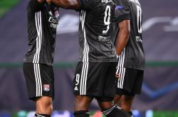 开云体育-里昂队轻松战胜对手,取得本赛季重要的三分