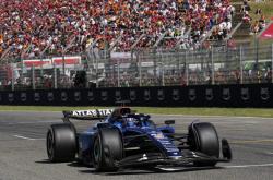 开云体育官方网站-关于红牛车队鏖战红牛二队，汉密尔顿关键制胜的信息