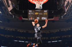 开云体育在线-奥运周期关键战，76人巅峰对决开拓者，胜者书写历史新篇