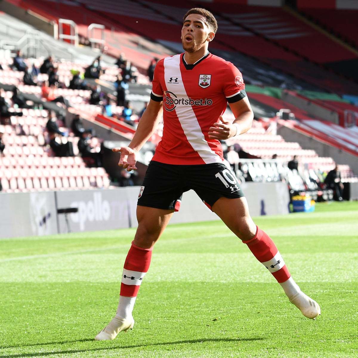 南安普顿势如破竹,客场连胜骄人战绩稳居中游的简单介绍 南安普顿势如破竹,客场连胜骄人战绩稳居中游的简单介绍