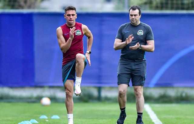 关于建业俱乐部官方宣布教练离职,球员备战下轮的信息 关于建业俱乐部官方宣布教练离职,球员备战下轮的信息