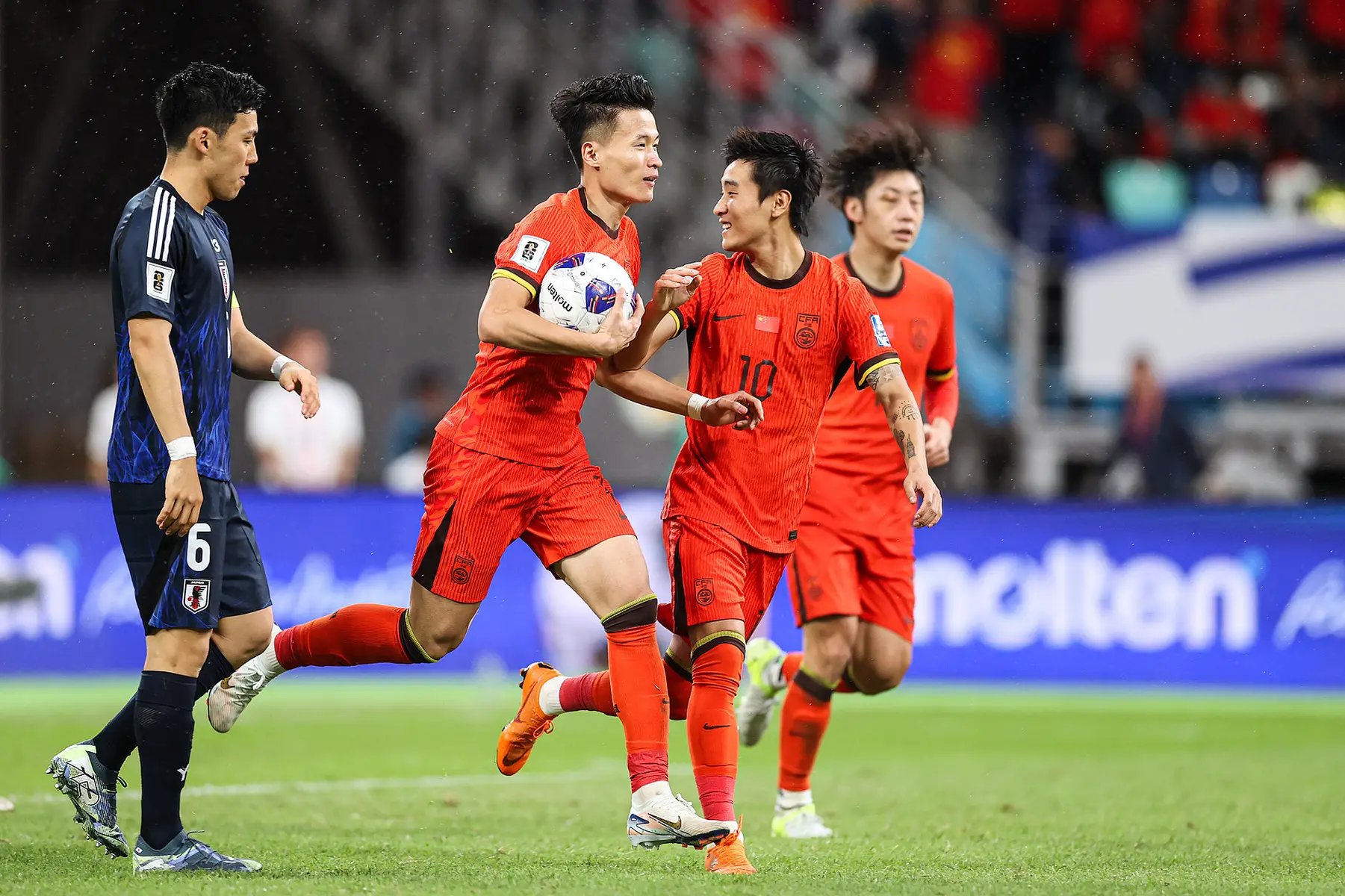 包含战胜强敌,球员们展现出了超凡的实力和团队力量的词条 包含战胜强敌,球员们展现出了超凡的实力和团队力量的词条