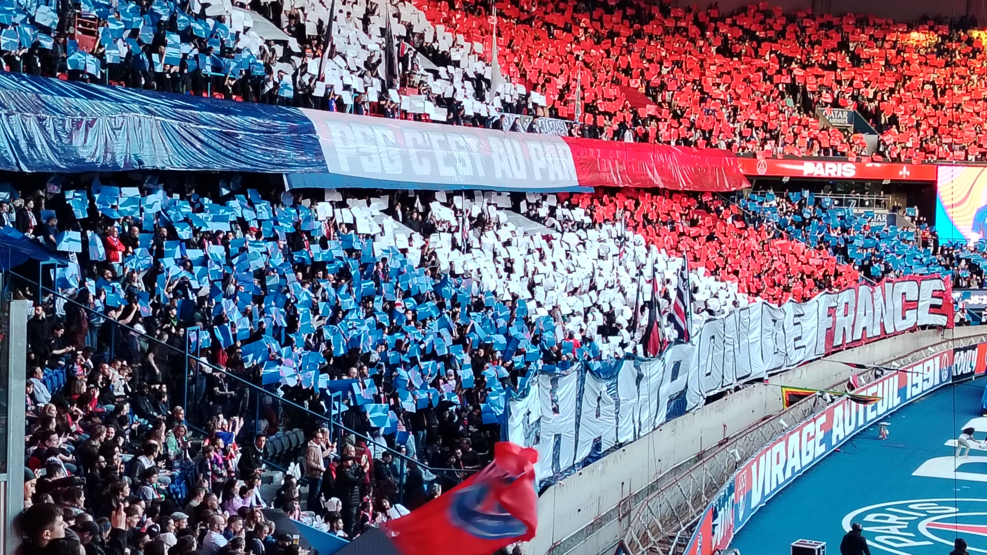 包含一场足球赛场风云变幻,球迷狂热呐喊的词条 包含一场足球赛场风云变幻,球迷狂热呐喊的词条