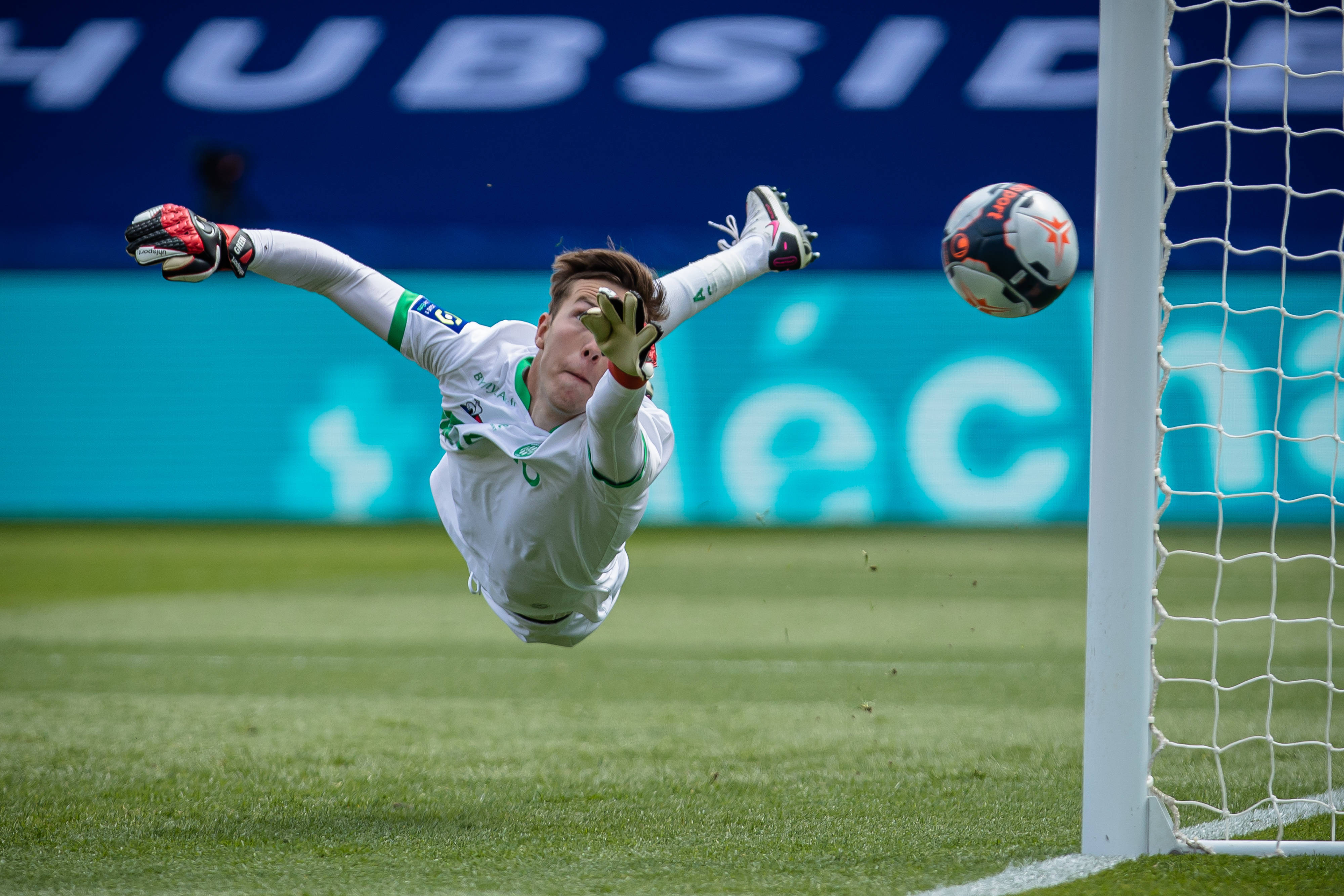 尼斯客场力挫对手,力争晋级 尼斯客场力挫对手,力争晋级