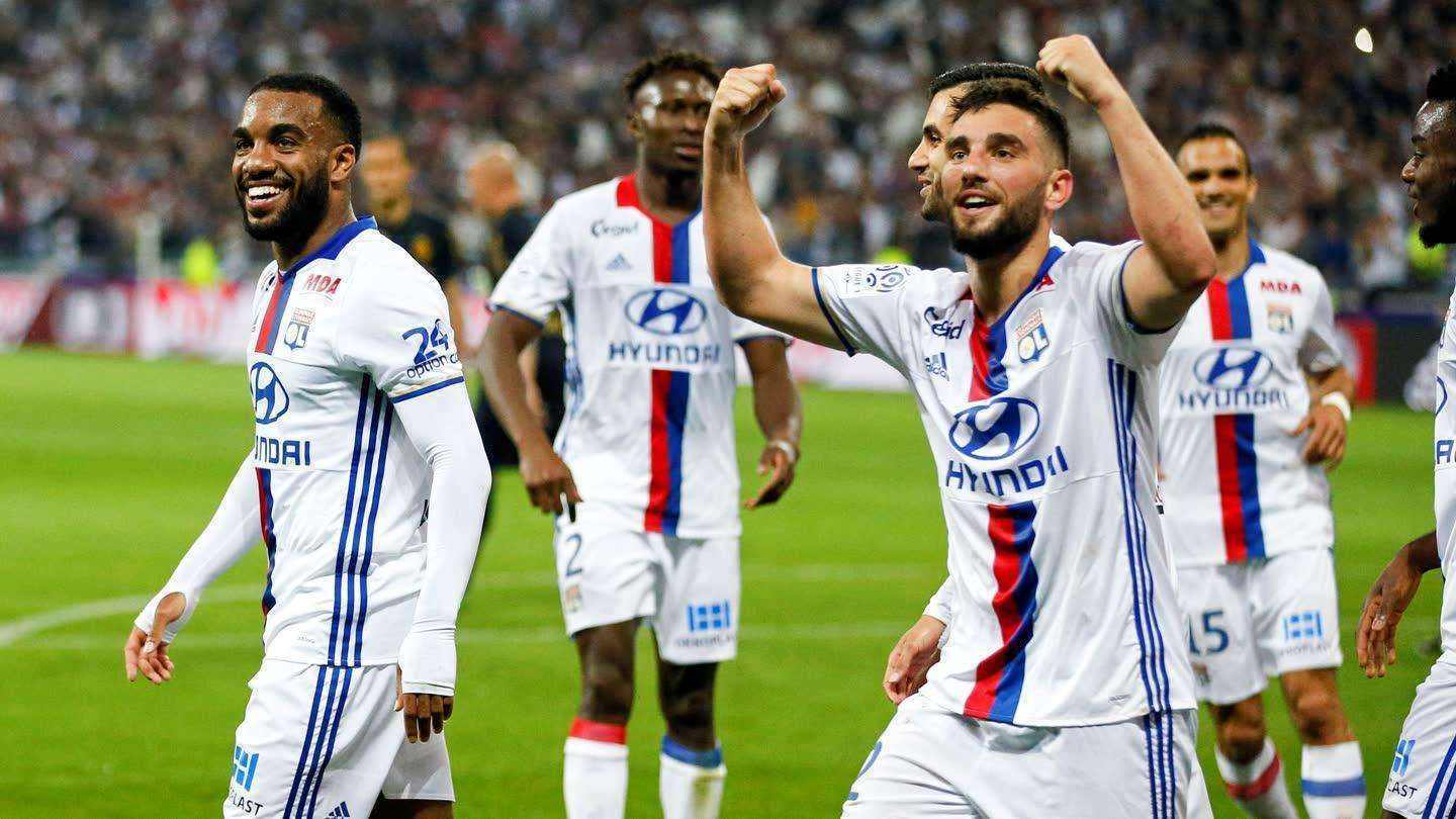 里昂队轻松战胜对手,取得本赛季重要的三分 里昂队轻松战胜对手,取得本赛季重要的三分