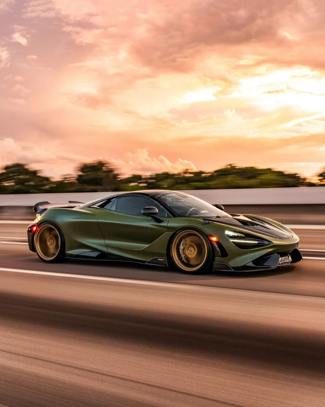 关于红牛车队险胜迈凯伦,佩雷兹高光表现的信息 关于红牛车队险胜迈凯伦,佩雷兹高光表现的信息