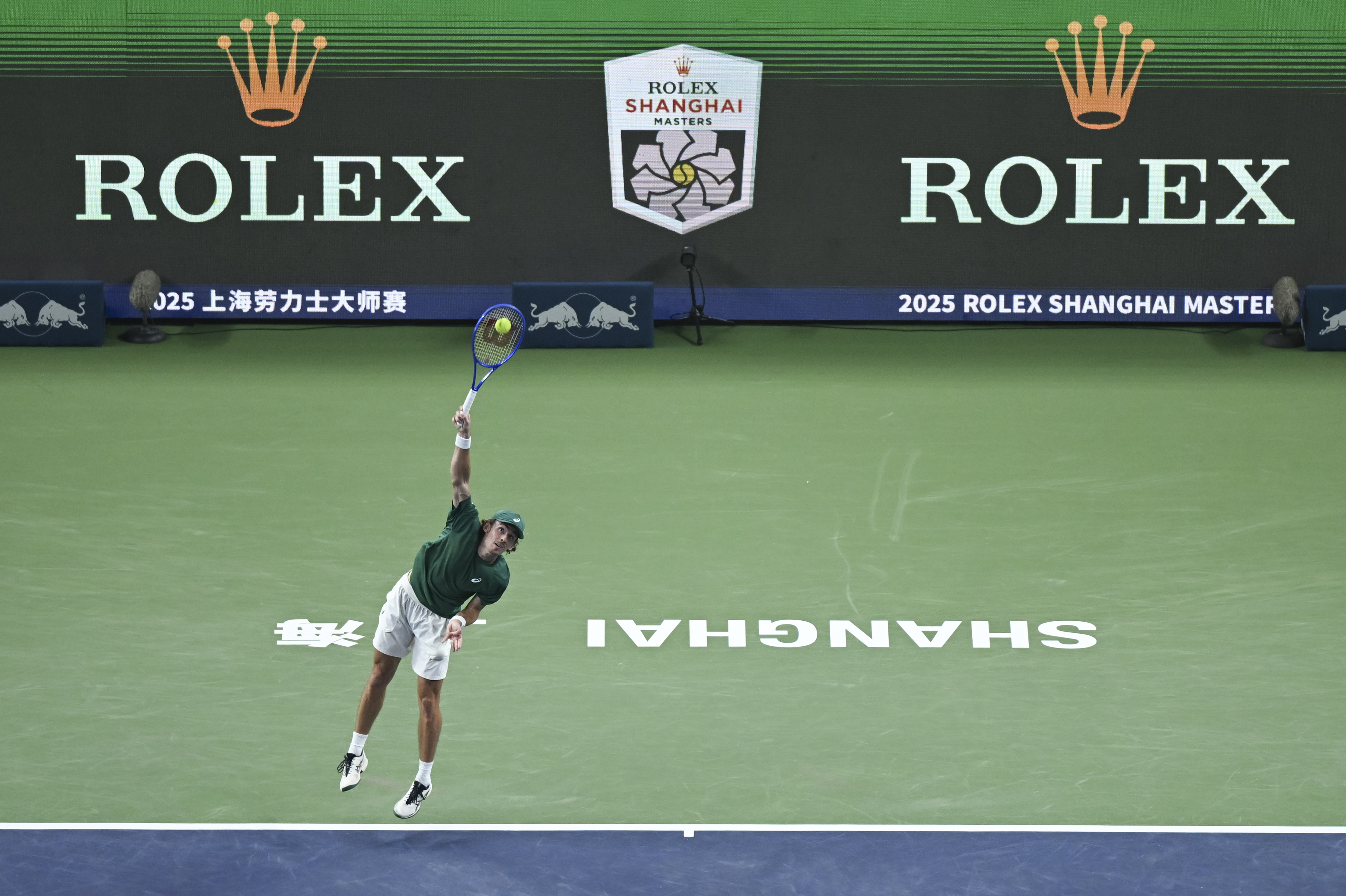 意大利网球队完胜法国网球队，梅德韦杰夫制霸全场的简单介绍