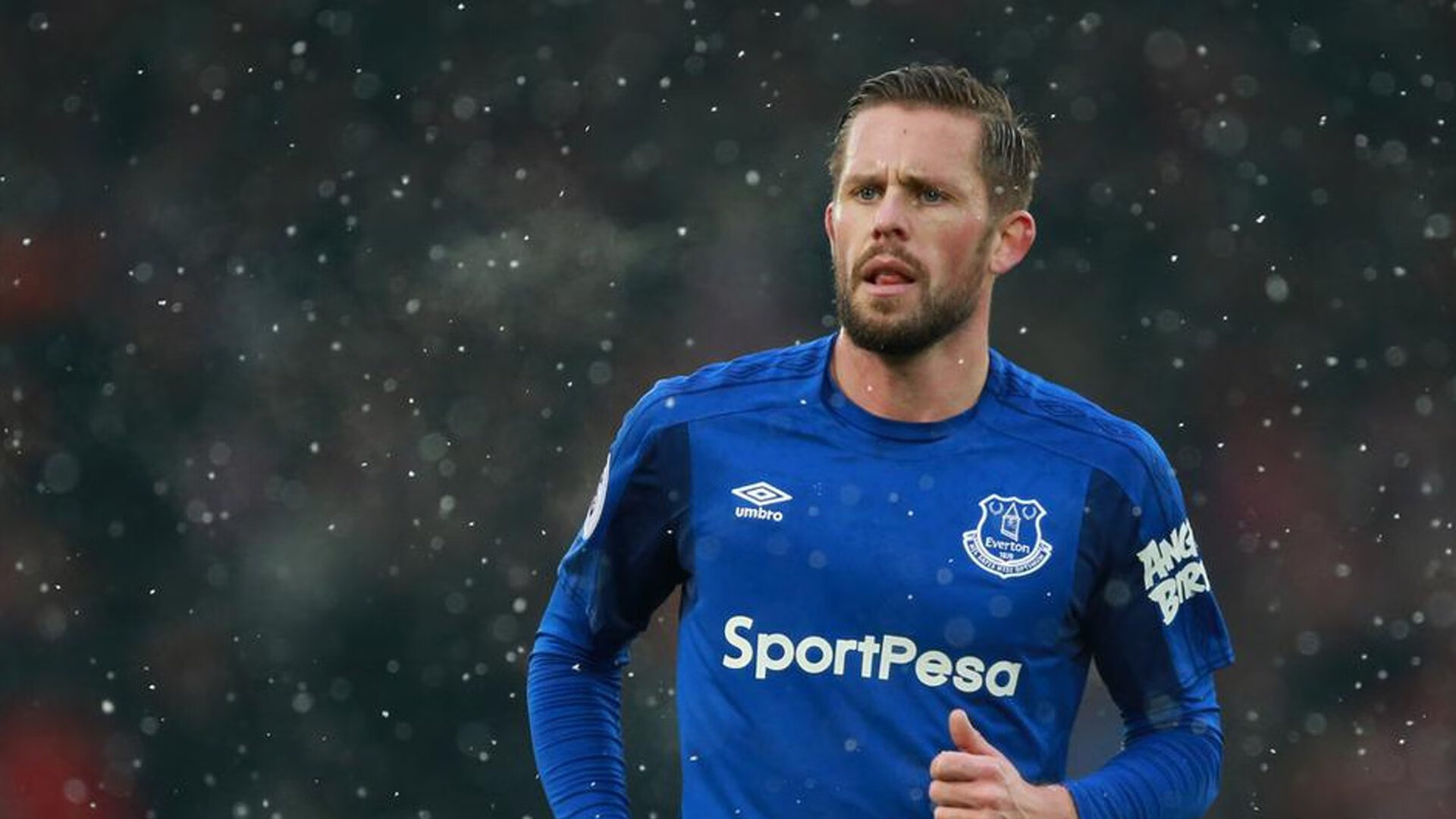 赛道上的绿茵狂想,当奥斯梅恩在F1街道赛接管比赛